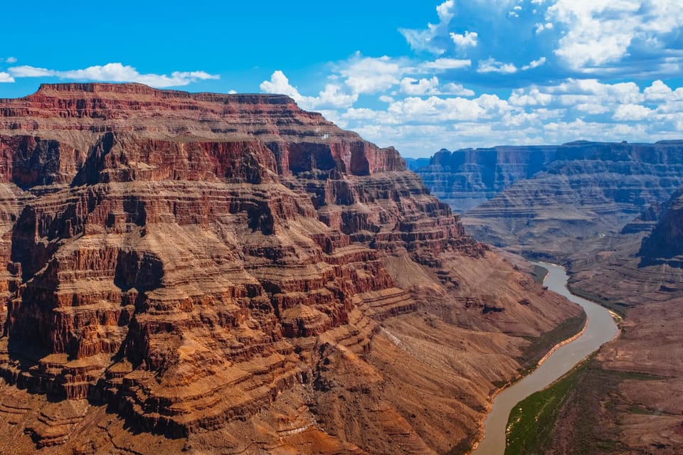 From Las Vegas: Grand Canyon West Rim Helicopter Tour - Descend below the rim: seeing the Grand Canyon in 3D