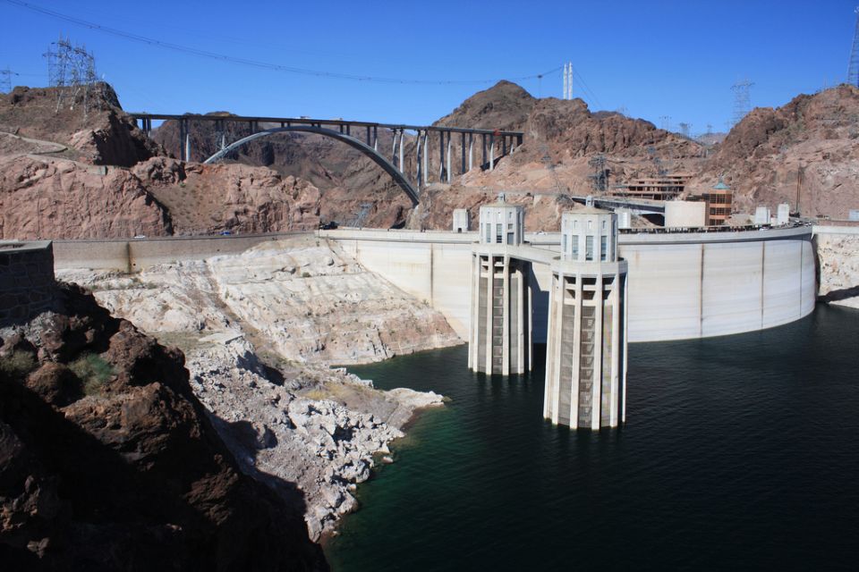 From Las Vegas: Hoover Dam Express Tour - Pickup, the Las Vegas sign, and a fast start