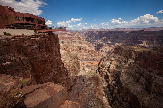 Grand Canyon Helicopter and Western Ranch Adventure Landing Tour - Why a Las Vegas Helicopter Landing Makes Sense