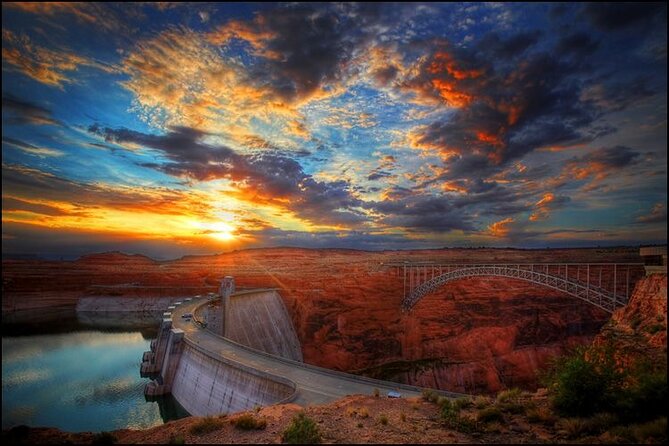 Hoover Dam Comedy Tour with Lunch and Comedy Club Tickets - Inside Hoover Dam: Generator Viewing, Visitor Center Exhibits, and How to Plan for Comfort