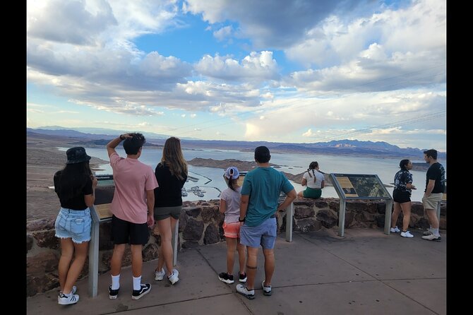 Hoover Dam Tour by Luxury SUV - What the SUV ride feels like: snacks, guides, and pacing