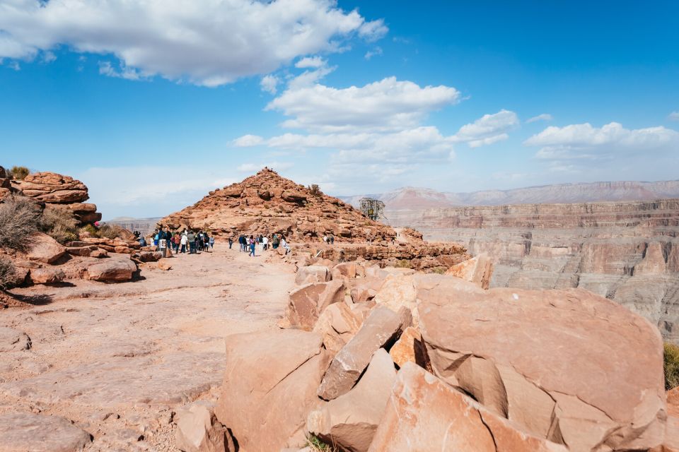 Las Vegas: Grand Canyon West & Hoover Dam Tour + Breakfast - The guides and drivers: what makes this tour feel easy