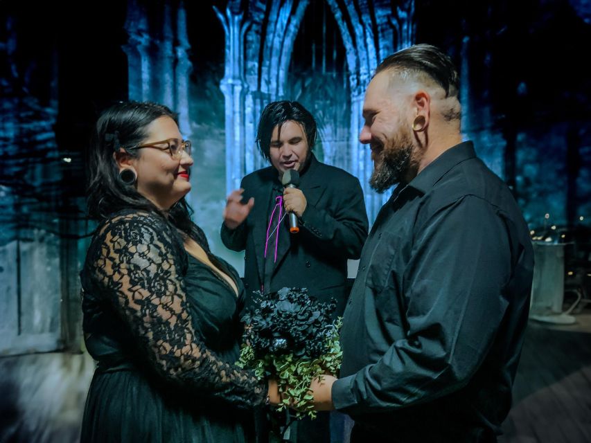 Las Vegas: Haunted House Wedding Ceremony + Photography - Your 45 minutes: how the ceremony plays out