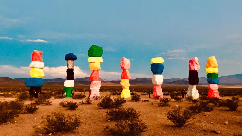 Las Vegas: Mojave Desert, 7 Magic Mountains, Vegas Sign Tour - Should you book this Seven Magic Mountains and Vegas sign tour?