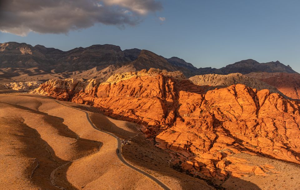Las Vegas: Red Rock Canyon Helicopter Landing Tour - The private vista and champagne toast: how to get the most out of 30 minutes