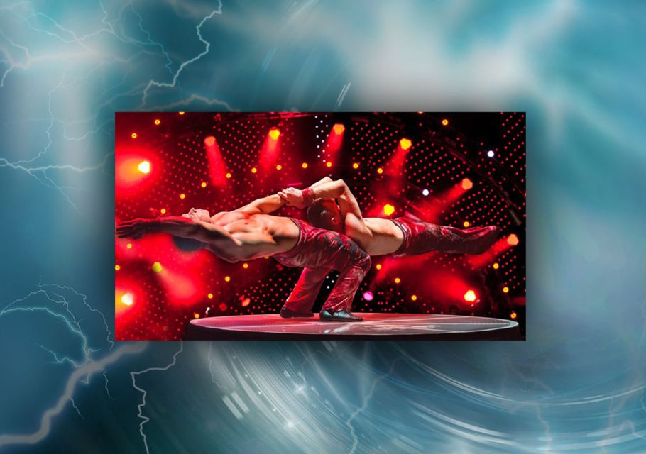 Las Vegas: V The Ultimate Variety Show - Seating, Atmosphere, and the Real Vegas-Building Feel