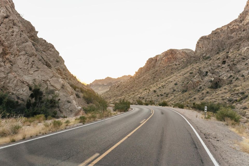 Las Vegas: Valley of Fire Guided Hike with Drinks and Snacks - Small group hiking: why 12 people max actually matters