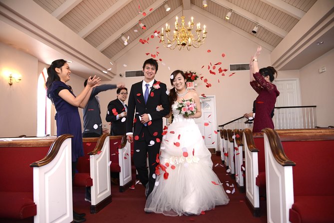 Las Vegas Wedding at A Special Memory Wedding Chapel - Private limo pickup from your hotel: fast, tidy, and worth it
