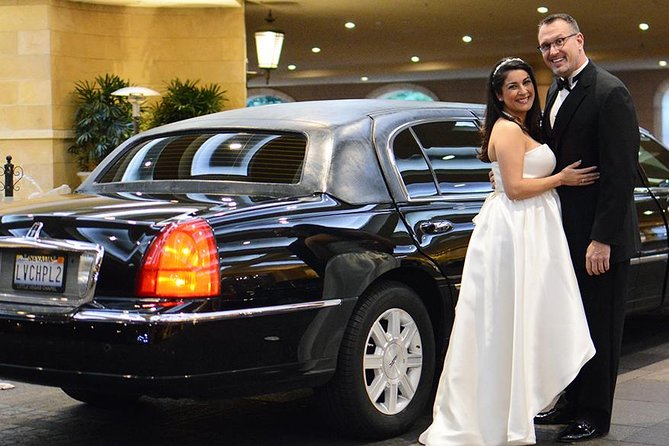 Las Vegas Wedding at The Little Vegas Chapel including Limousine Transportation - Flowers: the included bouquet and how to handle color
