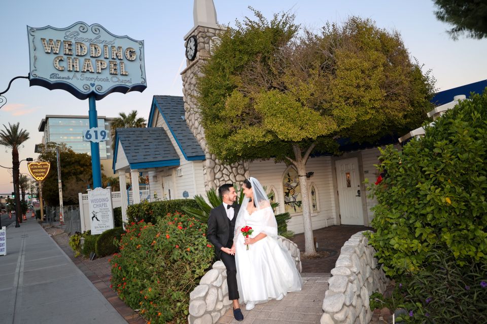 Las Vegas: Wedding or Vow Renewal at Graceland Chapel - Key things to know