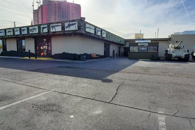 Machine Gun Experience in Las Vegas - The range vibe: adrenaline with guardrails