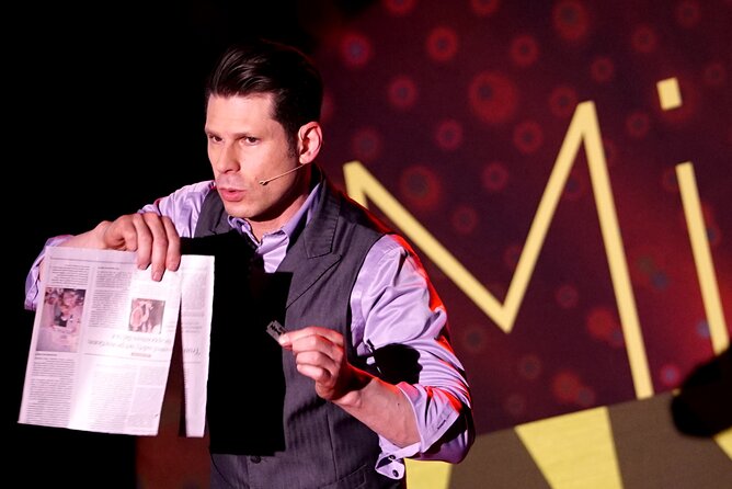 Mike Hammer Comedy Magic Show at the Four Queens Hotel - Canyon Club at Four Queens: where the show feels personal