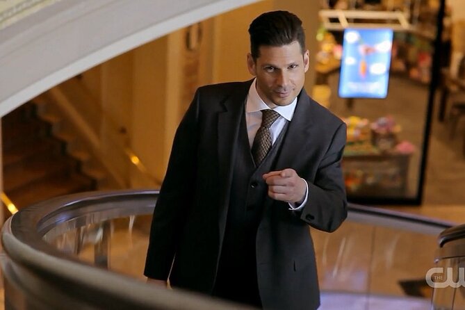 Mike Hammer Comedy Magic Show at the Four Queens Hotel - Who should book Mike Hammer, and who should rethink it