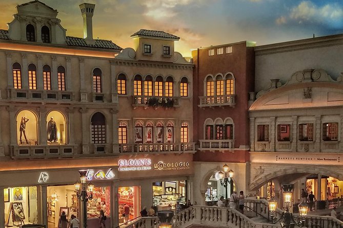 Must-See Spots Vegas Strip Walking Tour - Palazzo to the Venetian: marble theater, plus details most people miss