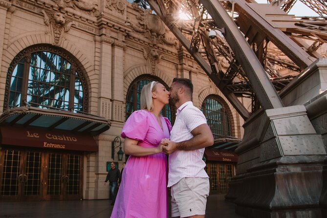 Private Vacation Photoshoot with Photographer in Las Vegas - How the photographer keeps you comfortable and gets better photos fast