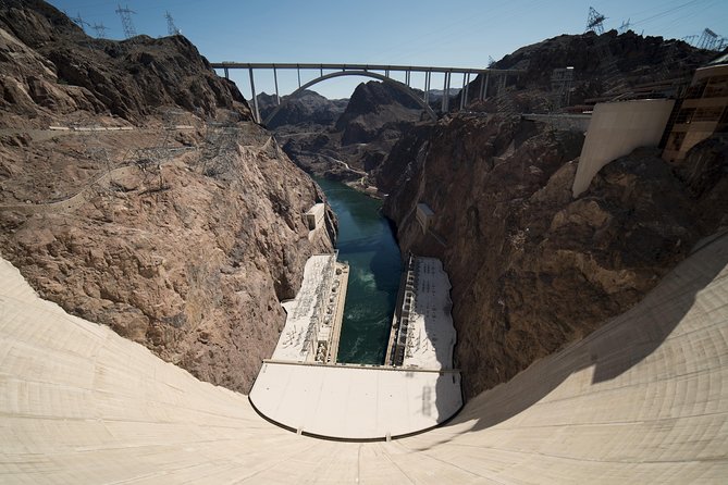 Red Rock Canyon, Nelson Ghost town,7 Magic Mountains, Hoover Dam - Lake Mead photo stop: the quick finale that ties it together