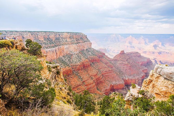 Small Group Grand Canyon, Hoover Dam and 7 Magic Mountains Tour - Skywalk upgrade: when it’s worth paying extra