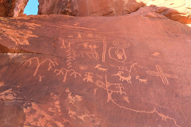 Small Group: Valley of Fire Half Day Tour from Las Vegas - Beehive Rock: the short path that leads to big geology details
