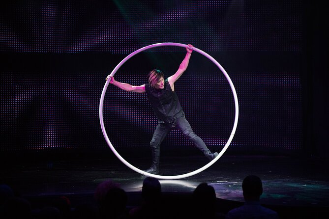 V - The Ultimate Variety Show at Planet Hollywood Resort and Casino - The show itself in 75 minutes: comedy, juggling, magic, and stunt-style surprises