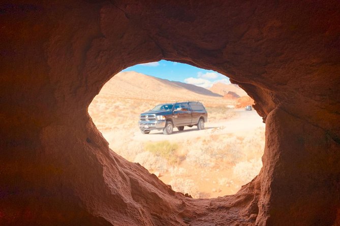 Valley of Fire/ Mojave Desert VIP Small Group Tour From Las Vegas - Stop 1: Valley of Fire State Park and the petroglyph payoff