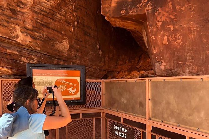 Valley of Fire Tour - Valley of Fire is a perfect Vegas day trip (and you get there easily)