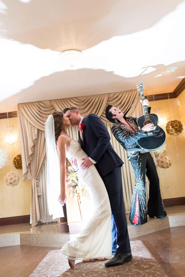 Vegas: Elvis-Themed Graceland Chapel Wedding or Vow Renewal - Photos: what you get, what you can spend, and how to make them count