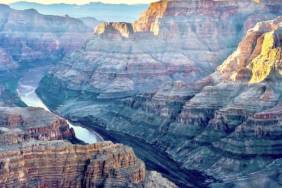 Vegas: Grand Canyon, Hoover Dam, Lunch/Skywalk Options, WiFi - Guide and Driver Energy: Why the Best Parts Are Often People